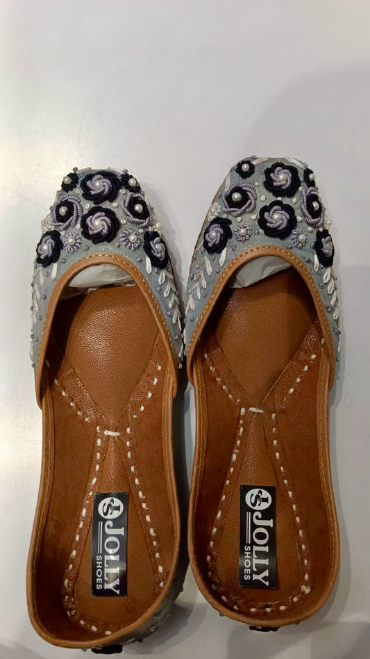 Women grey coloured hand embroidered mojaris punjabi jutti