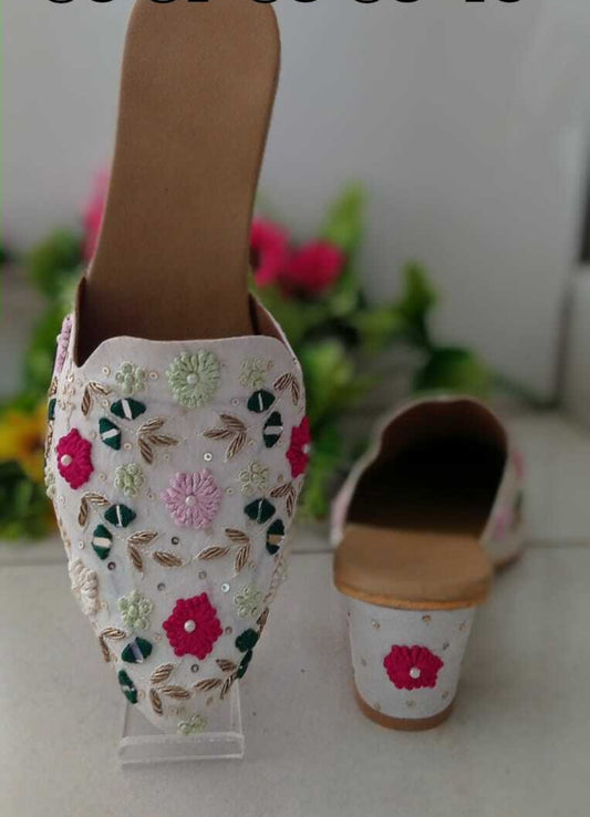 White floral embroidered back open heels white punjabi jutti