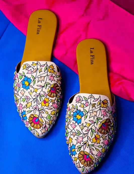 Multicolored hand embroidered mojari punjabi jutti